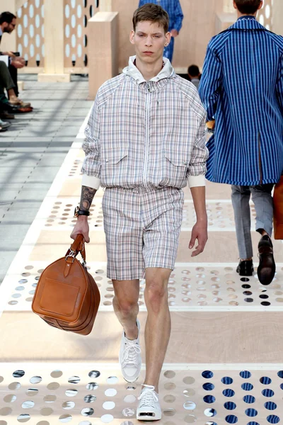 Look 13